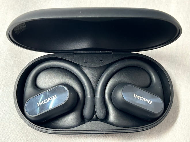 1More Fit SE S30 Open Earbuds in charging case