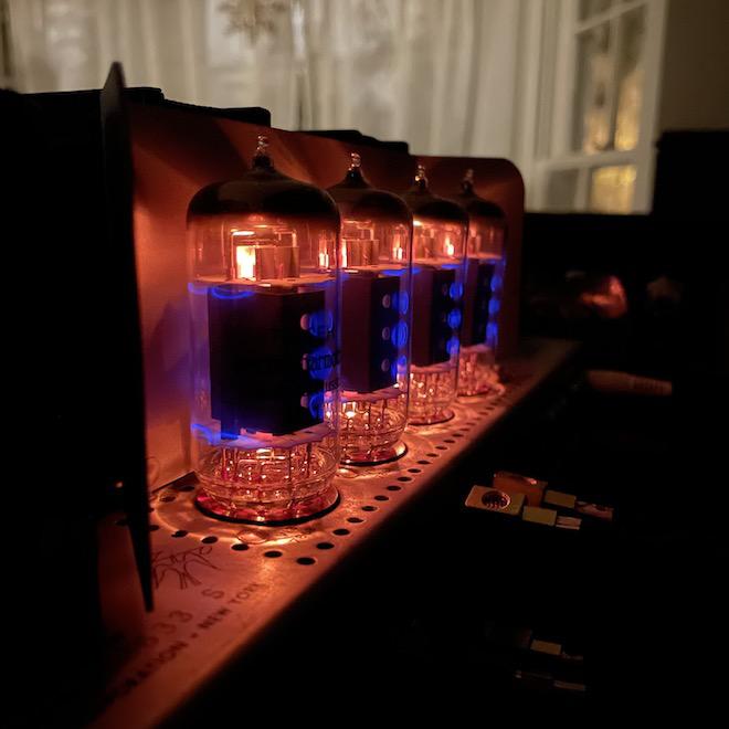 Fisher 400 Tubes Glowing