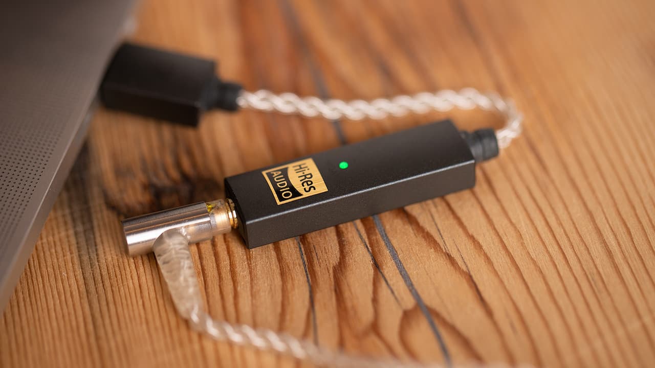 iFi Go Link Dongle DAC connected