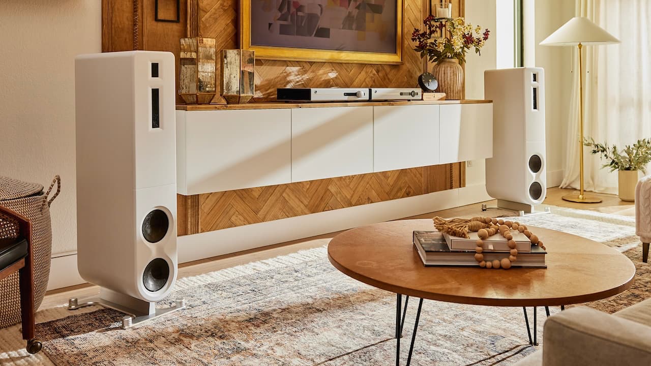 PS Audio aspen FR10 Loudspeakers White Lifestyle without grilles