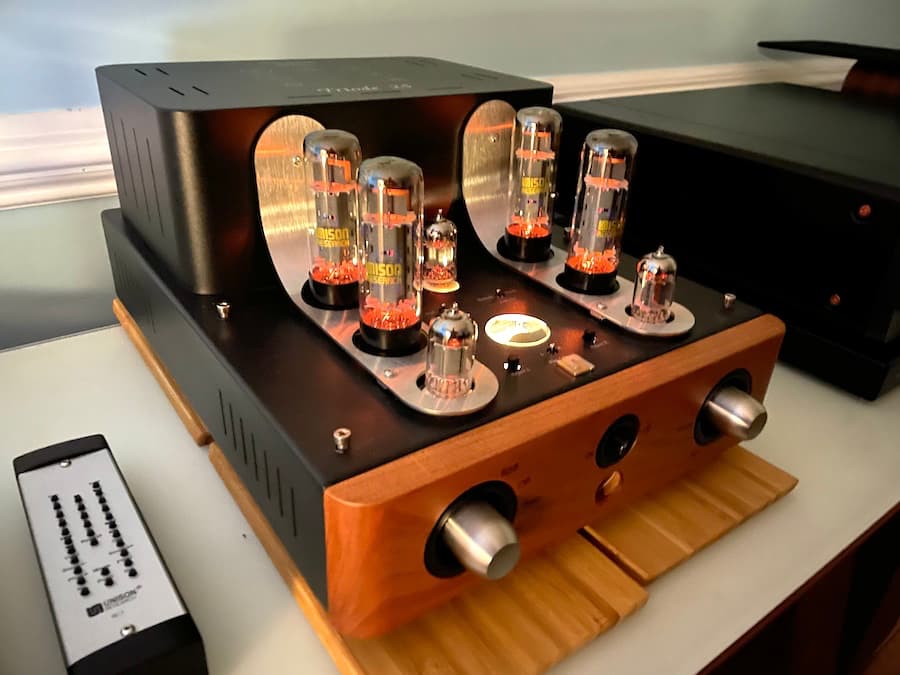 Unison Research Triode 25 Integrated Amplifier Angle